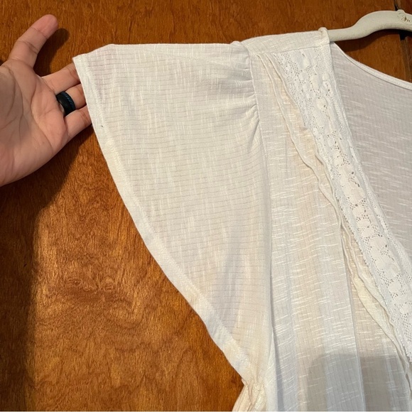 Torrid Lace Inset White Flutter Sleeve Babydoll V-neck Blouse | size 2 - Picture 2 of 8